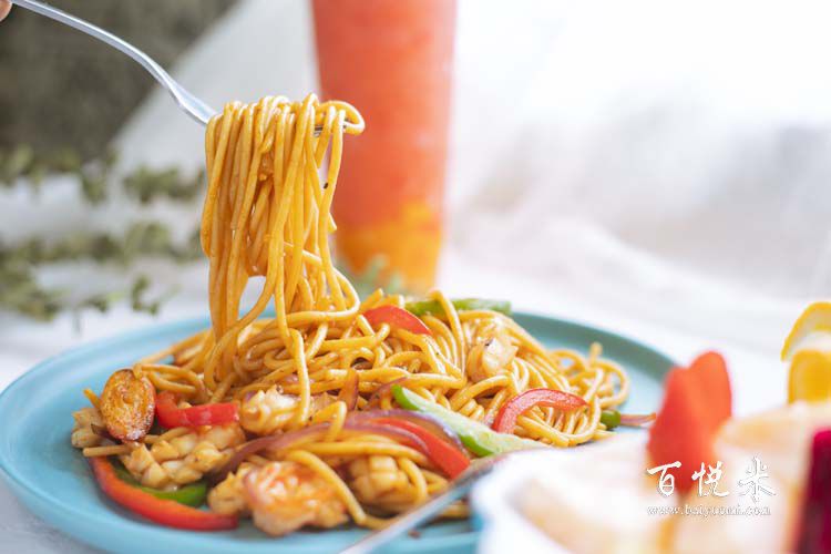 成都哪里有專業(yè)的學(xué)校學(xué)廚師？培訓(xùn)資質(zhì)好嗎？